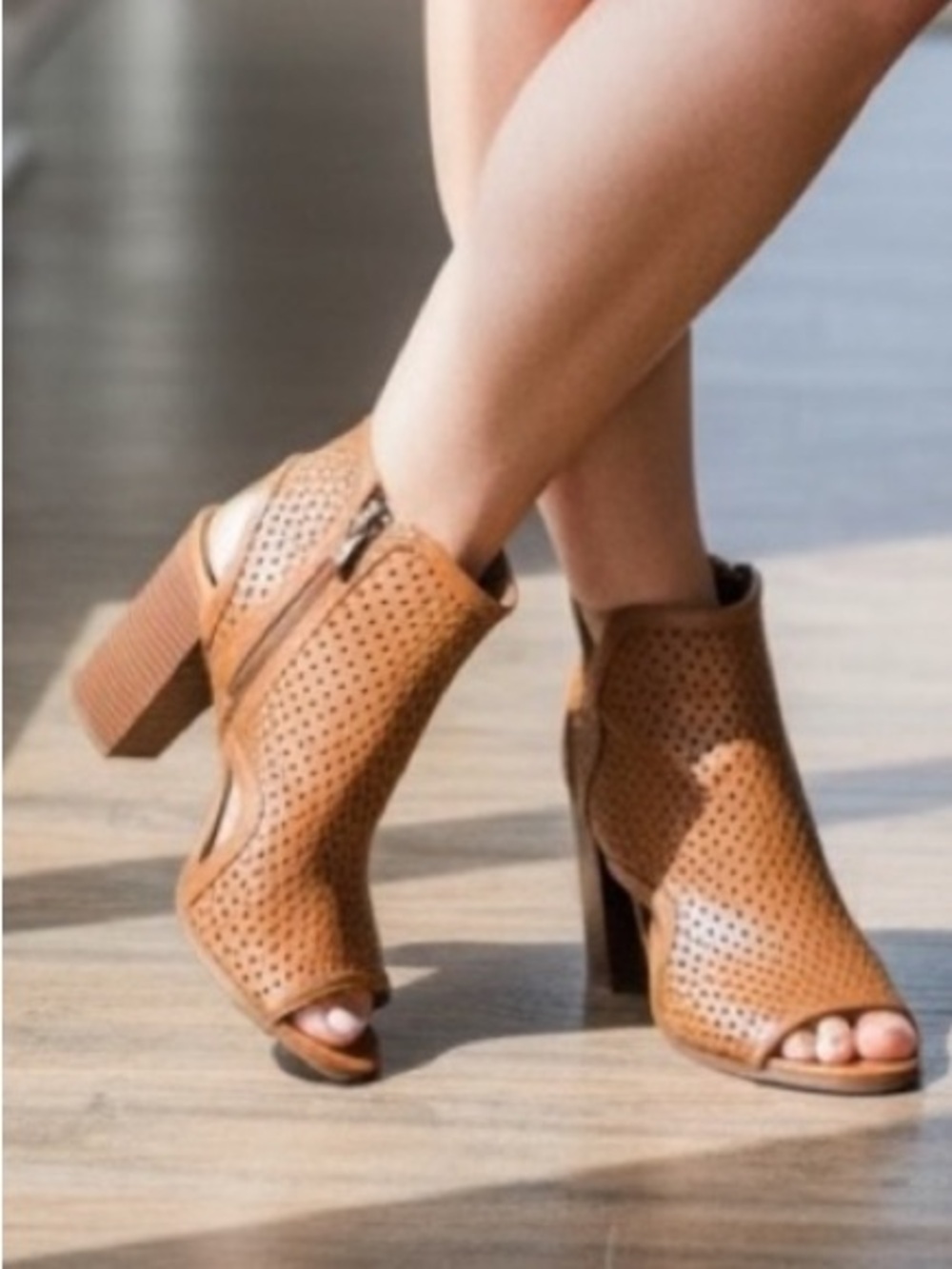 Circus by Sam Edelman Perforated Peep Toe Ankle Booties Tan Women’s Size 7